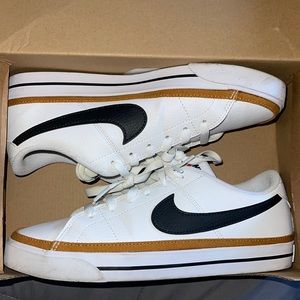 Nike Court Legacy